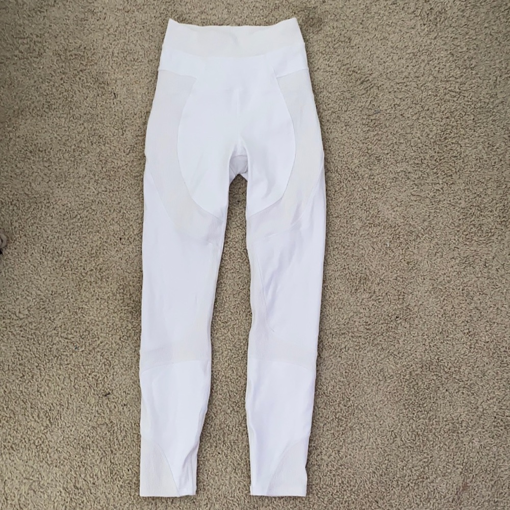 White lululemon legging 25” size 2